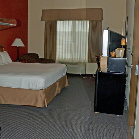 Paola Inn&Suites Bagian luar foto