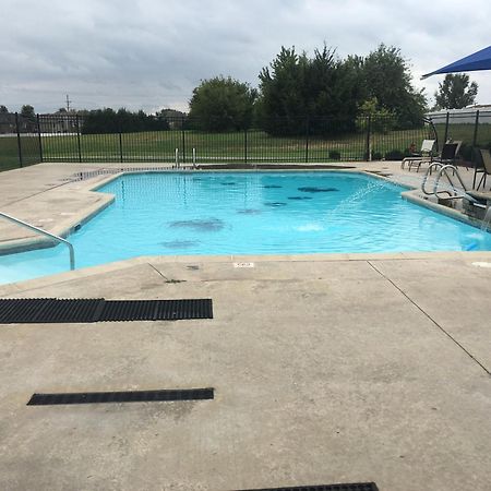 Paola Inn&Suites Bagian luar foto