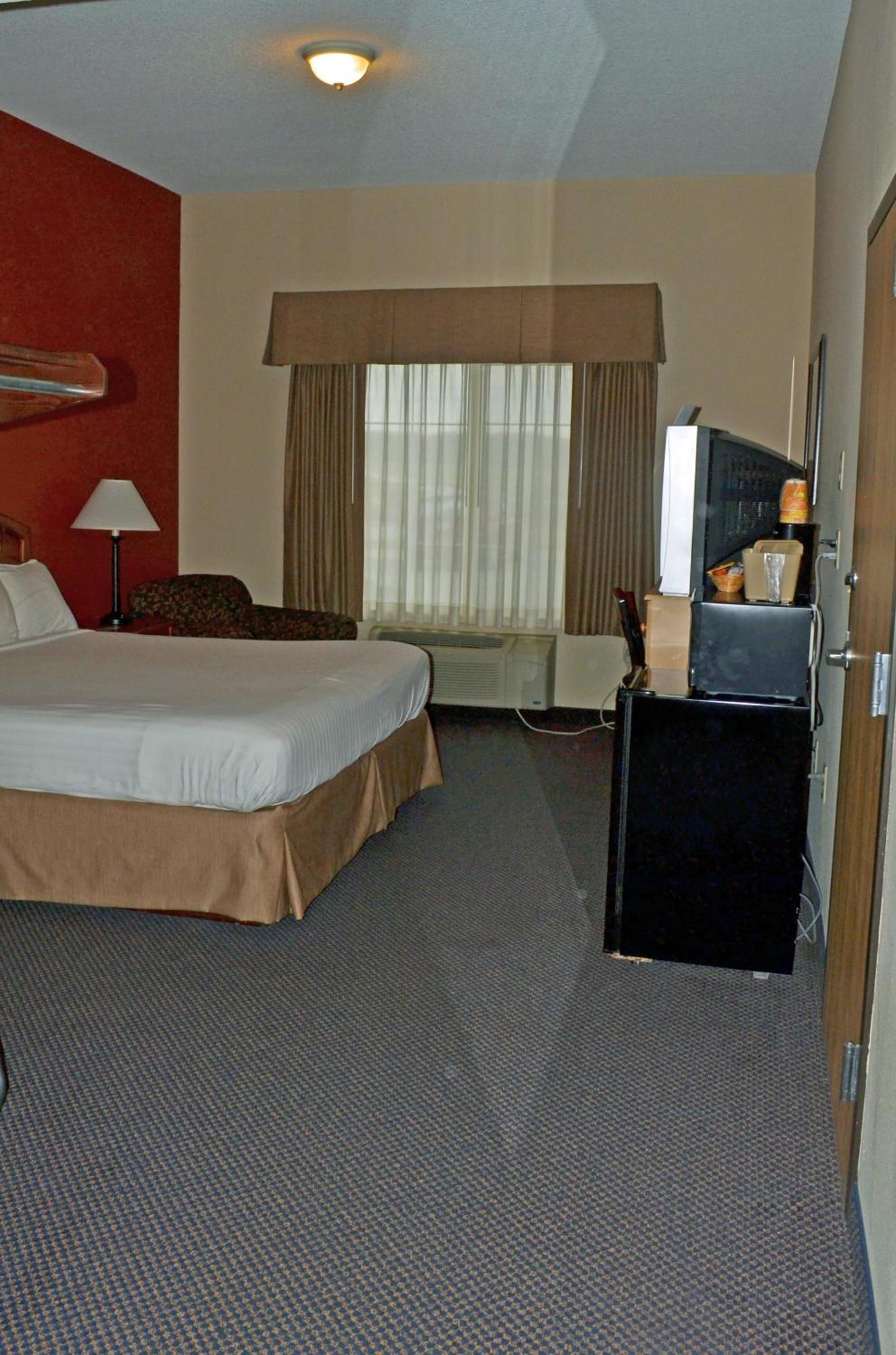 Paola Inn&Suites Bagian luar foto
