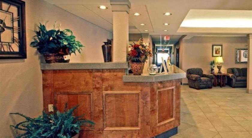 Paola Inn&Suites Bagian luar foto