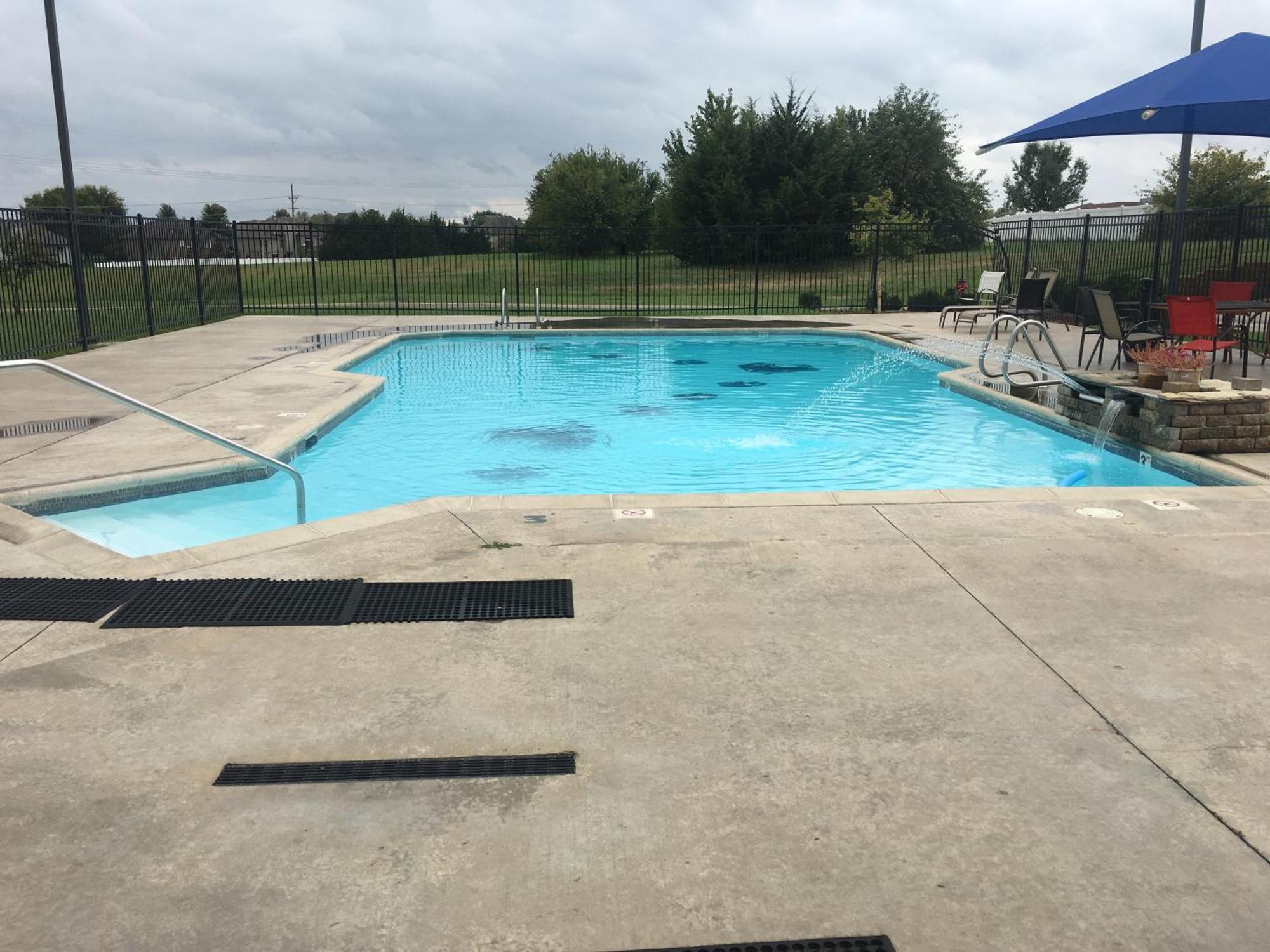 Paola Inn&Suites Bagian luar foto