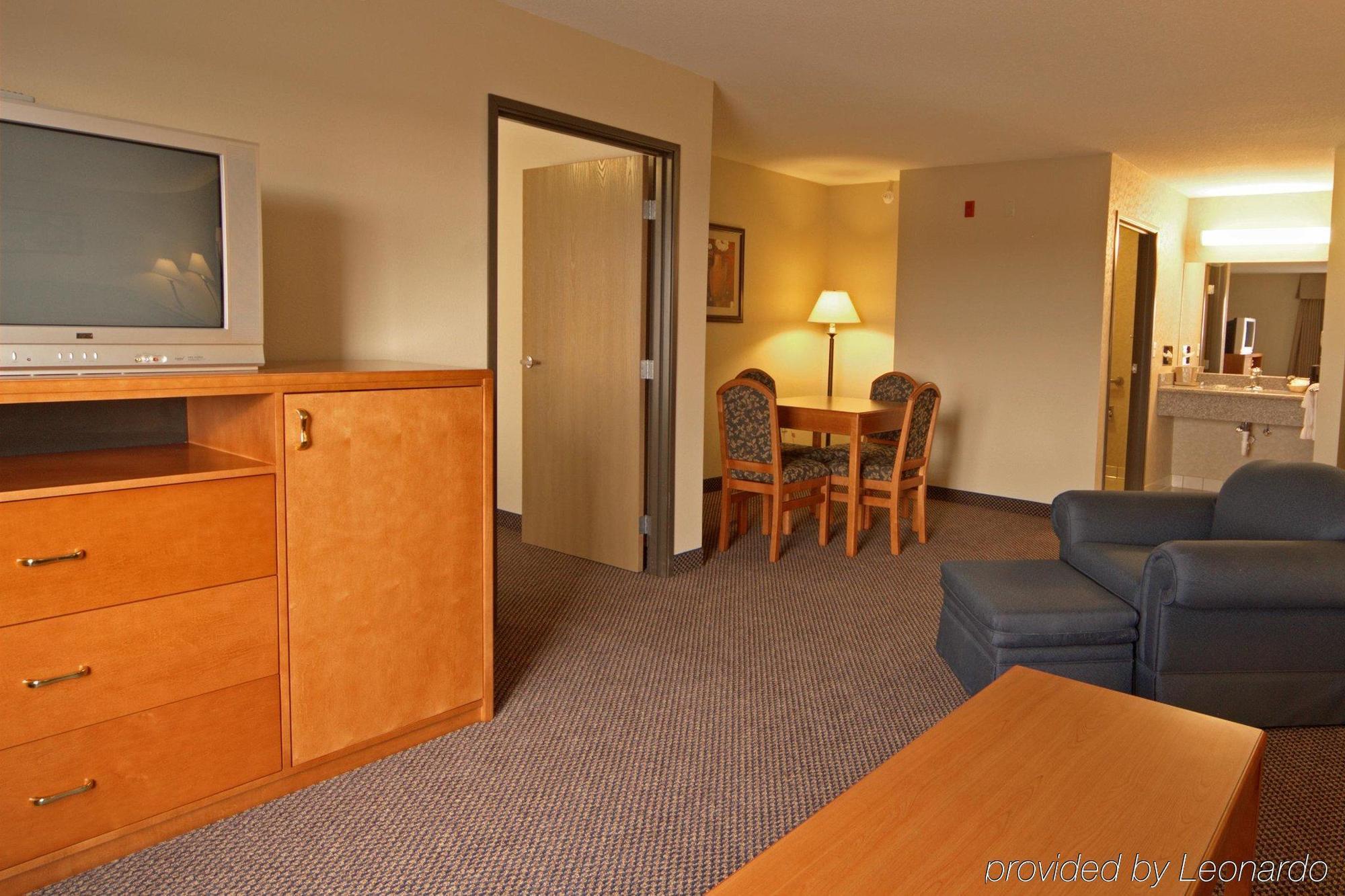 Paola Inn&Suites Ruang foto
