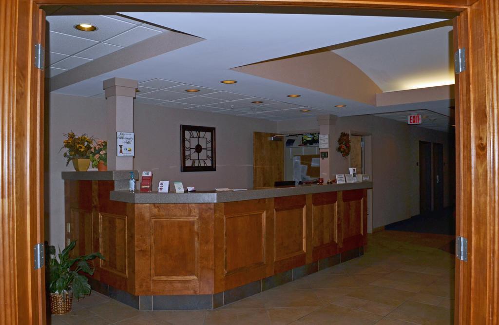 Paola Inn&Suites Bagian luar foto