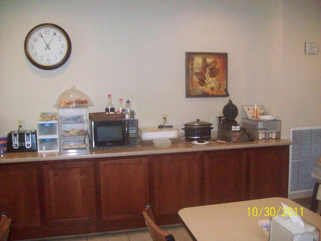 Paola Inn&Suites Bagian luar foto