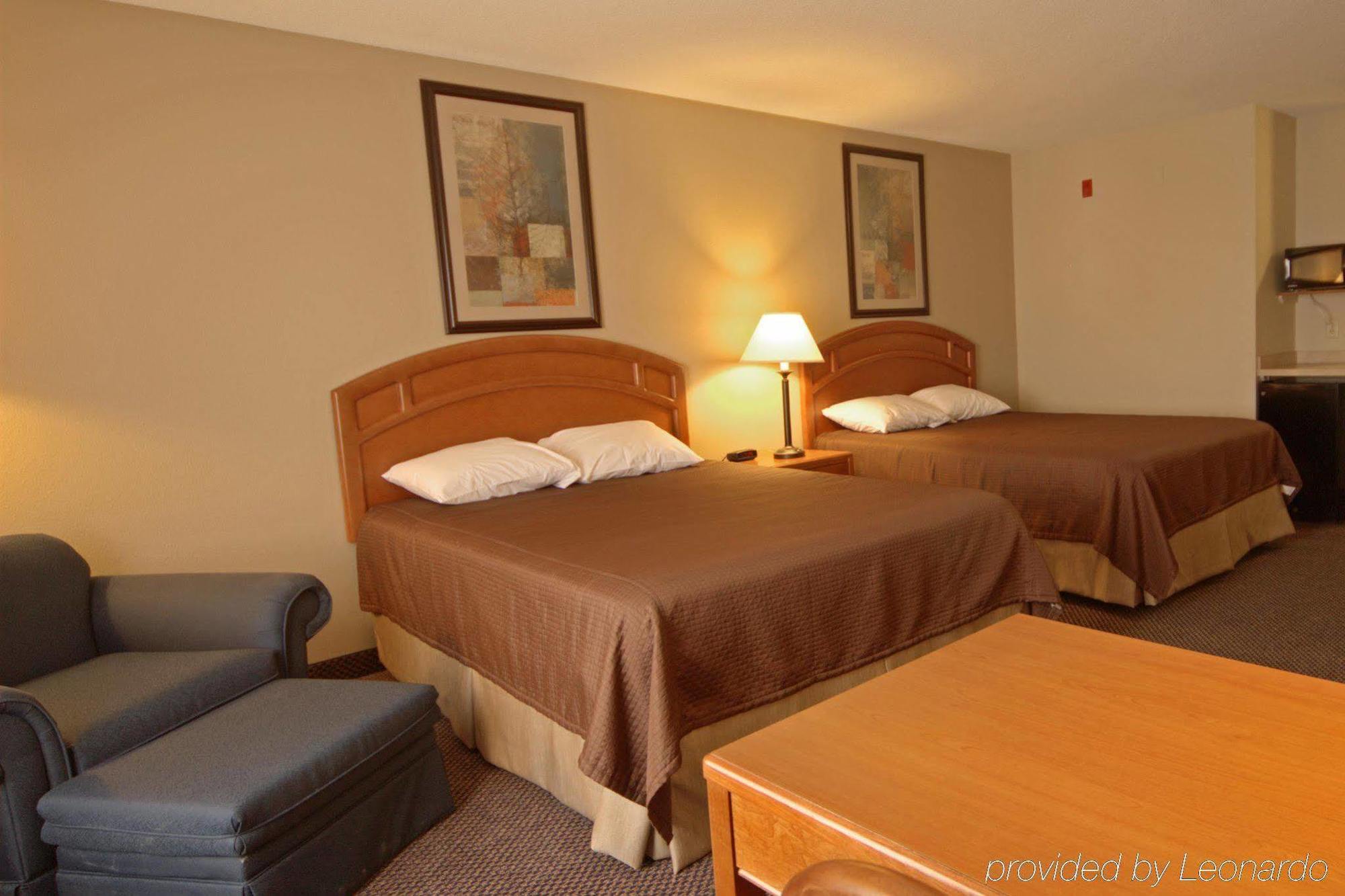 Paola Inn&Suites Bagian luar foto