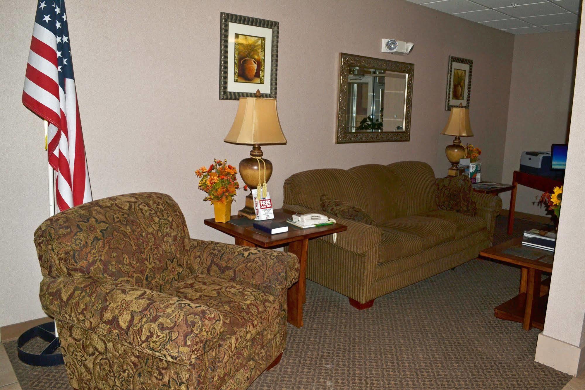 Paola Inn&Suites Bagian luar foto