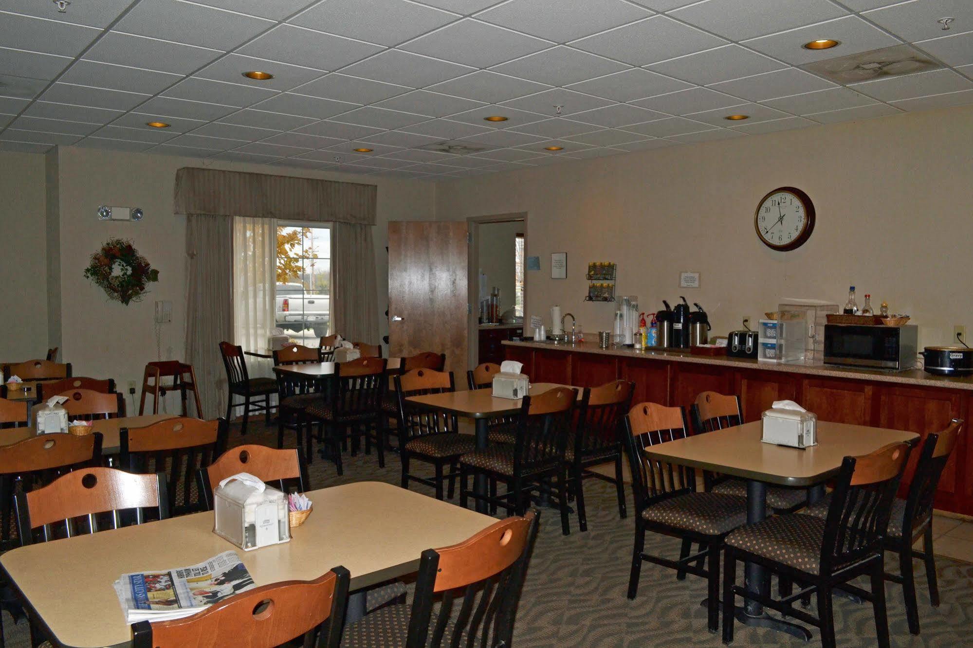 Paola Inn&Suites Bagian luar foto