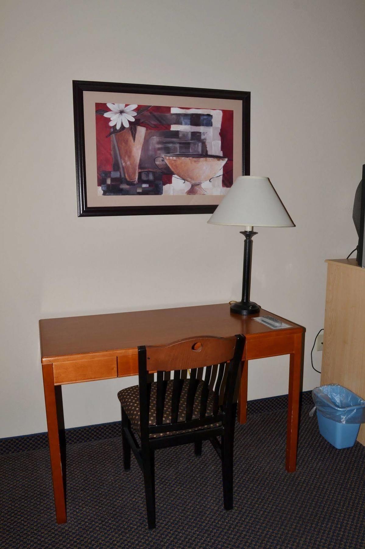 Paola Inn&Suites Bagian luar foto