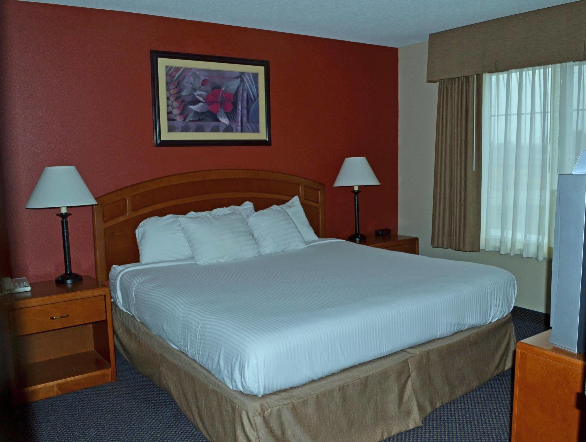 Paola Inn&Suites Bagian luar foto