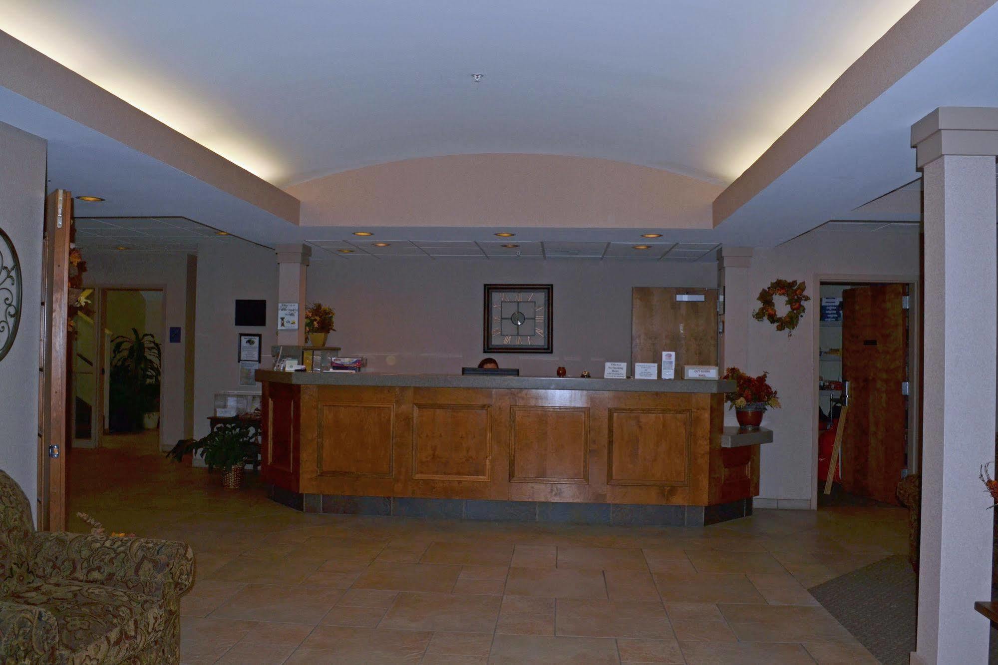 Paola Inn&Suites Bagian luar foto