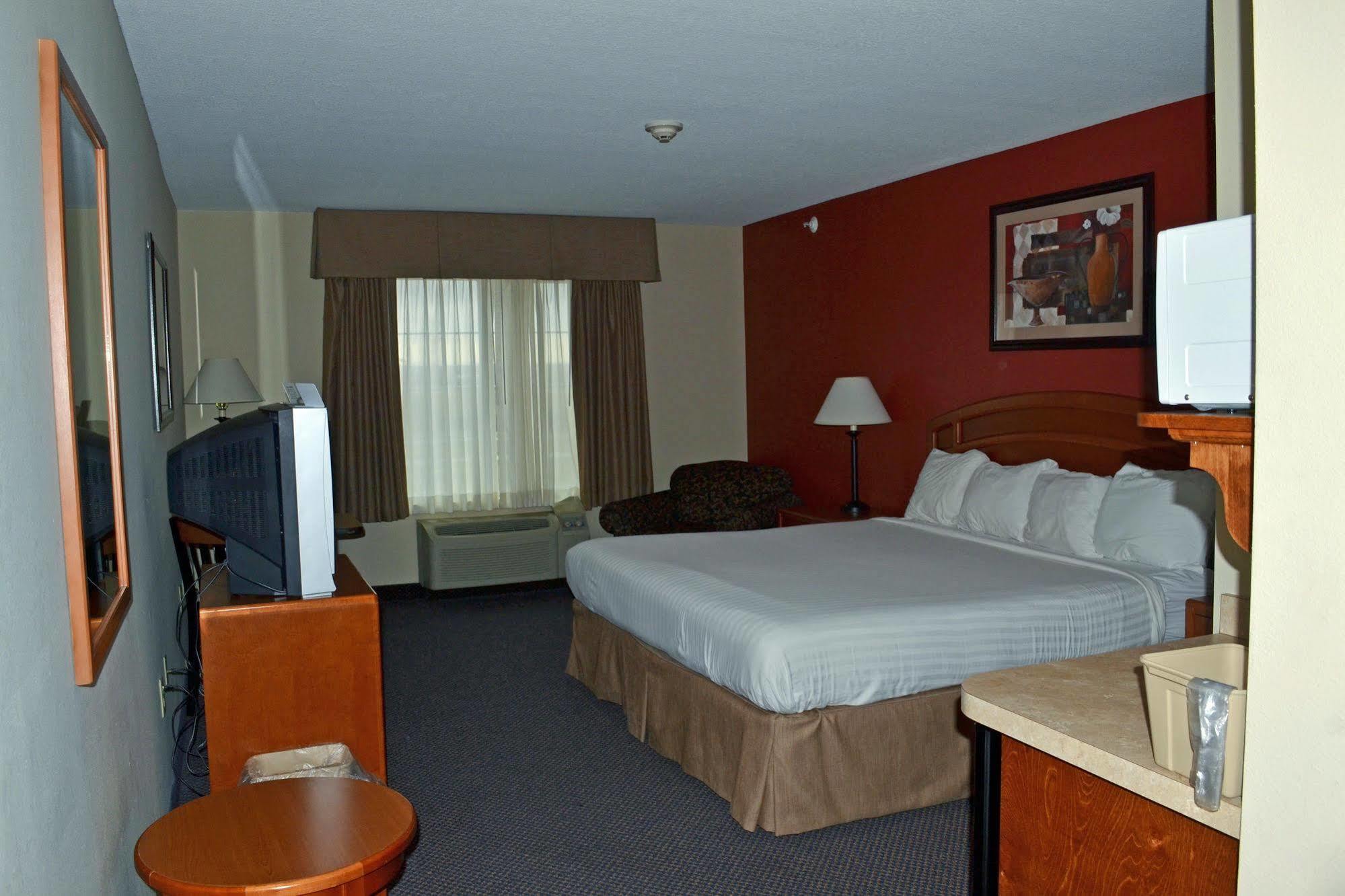 Paola Inn&Suites Bagian luar foto