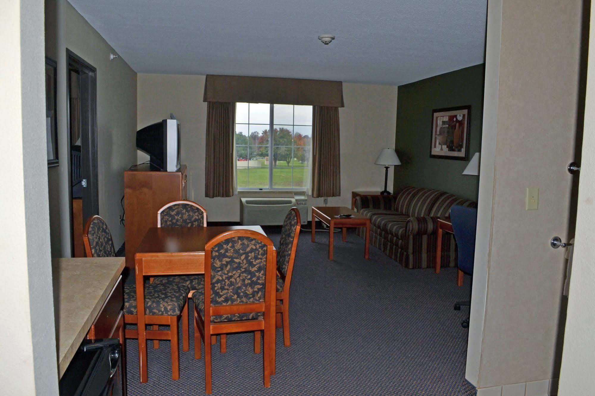 Paola Inn&Suites Bagian luar foto