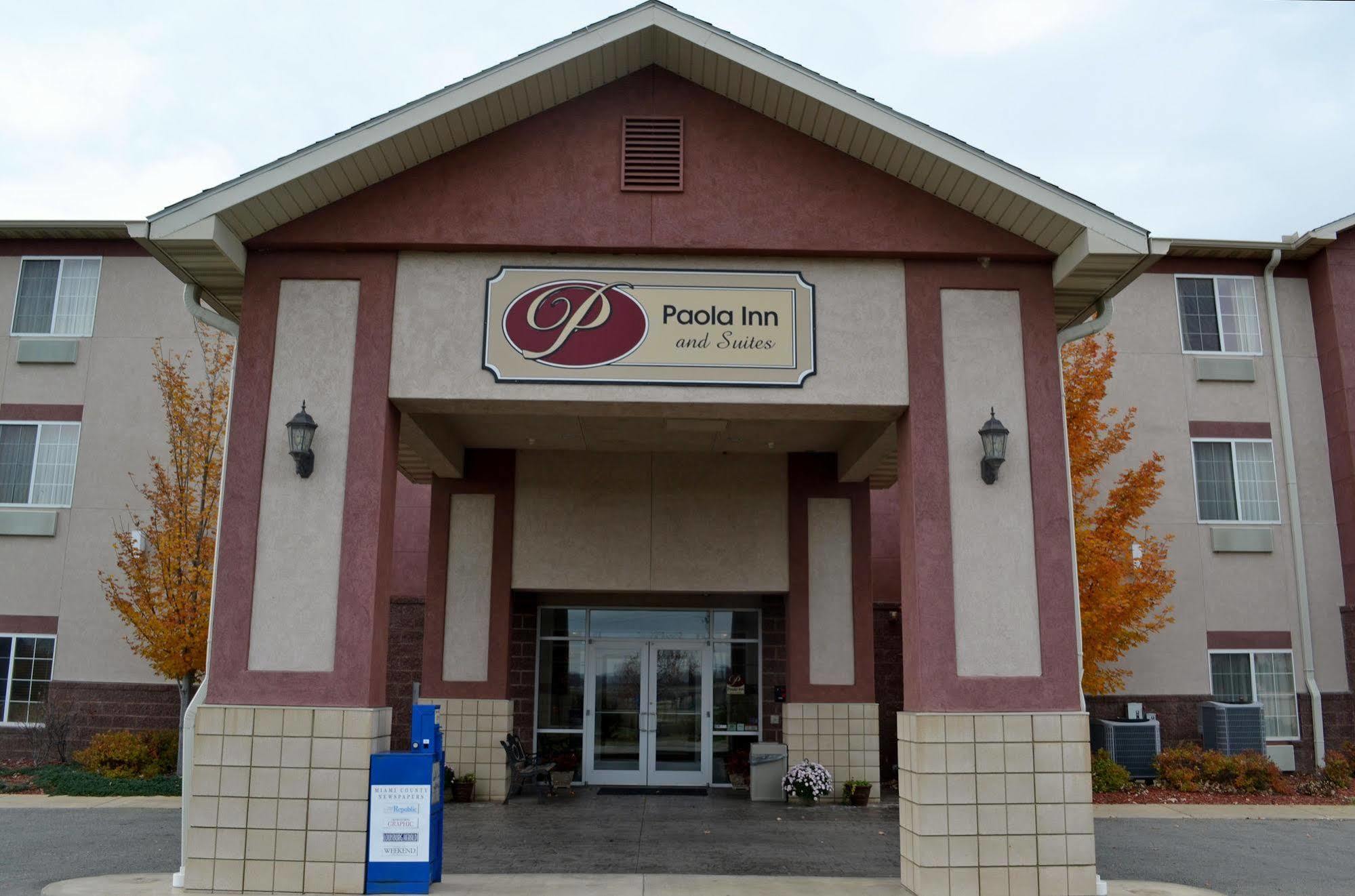 Paola Inn&Suites Bagian luar foto