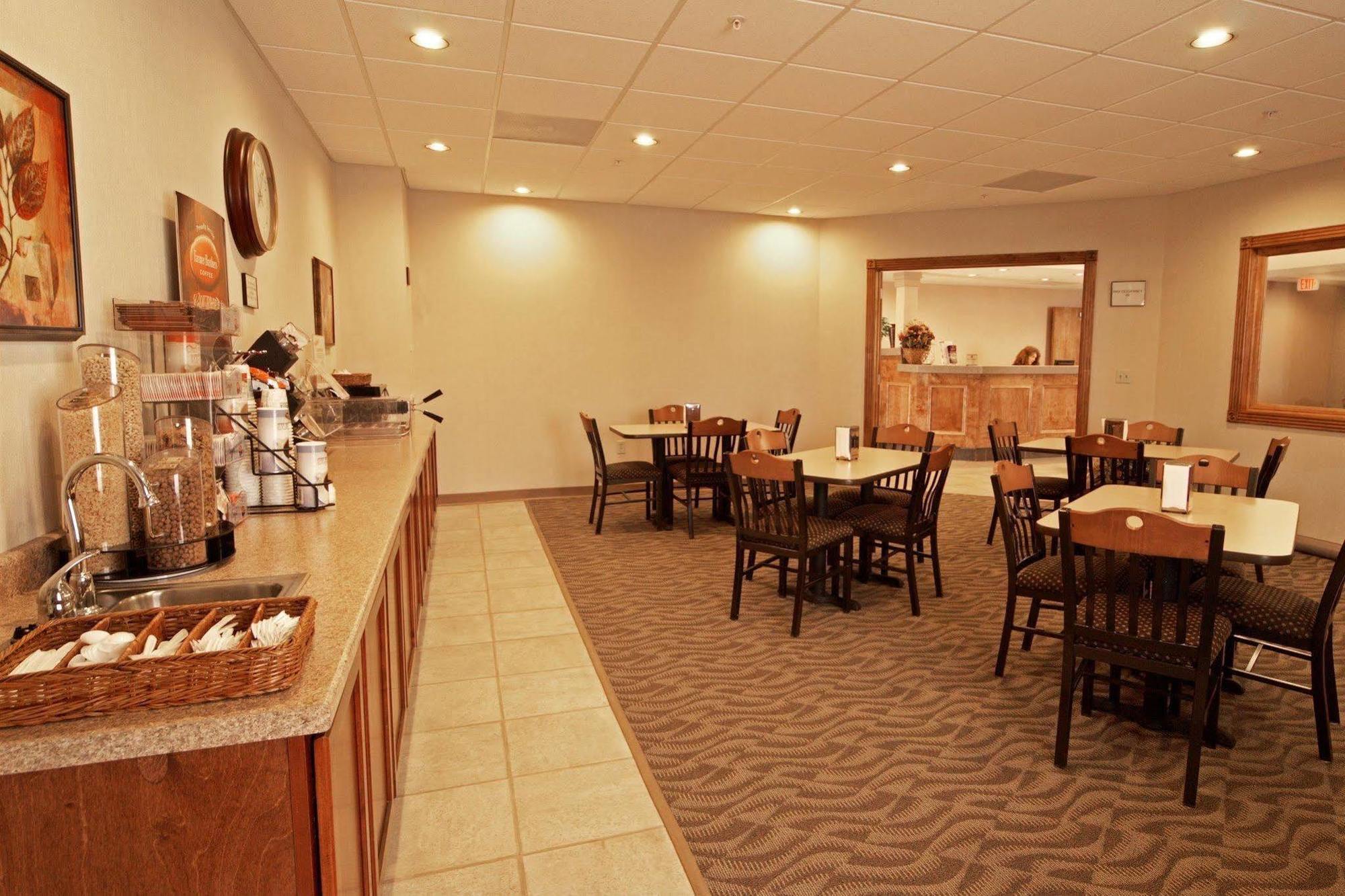 Paola Inn&Suites Bagian luar foto