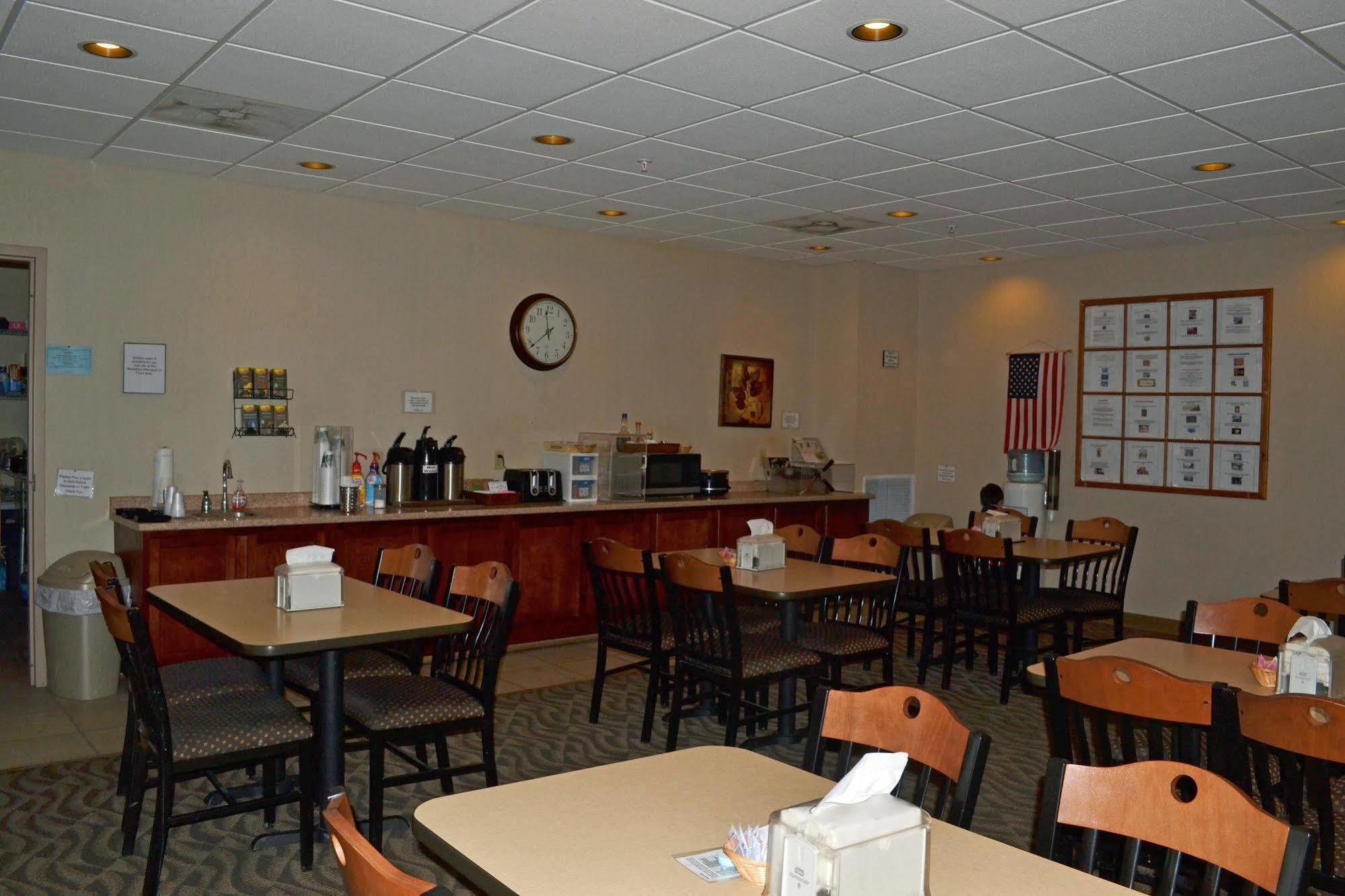 Paola Inn&Suites Bagian luar foto